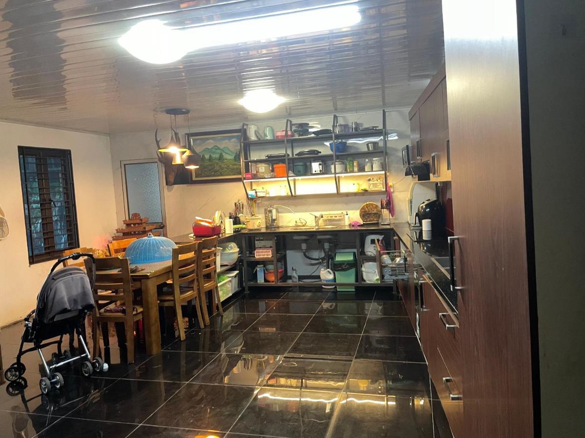 Lee Homestay Hanoi Esterno foto