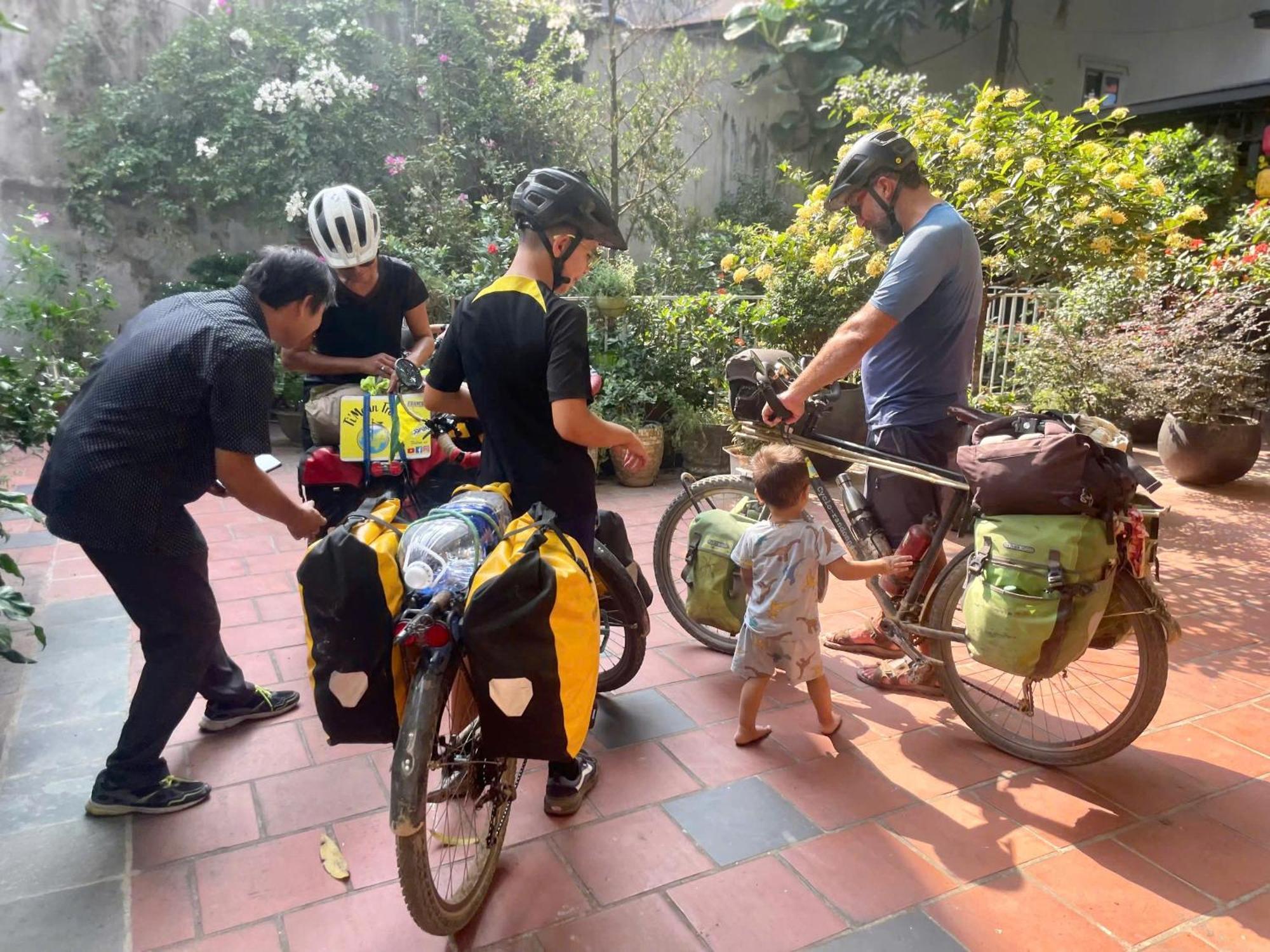 Lee Homestay Hanoi Esterno foto